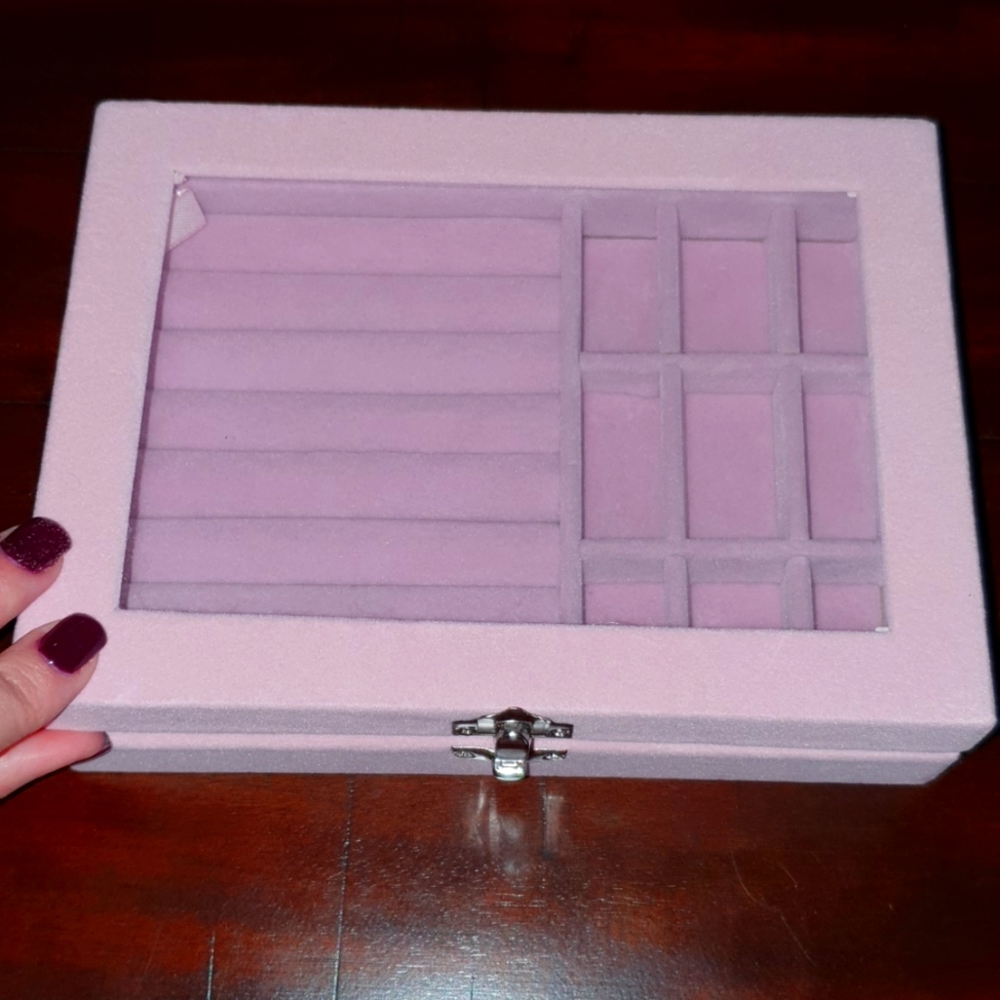 Retro Style Pink Velvet Jewlery Box